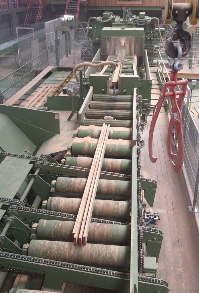 roller conveyor in an automated sawmill